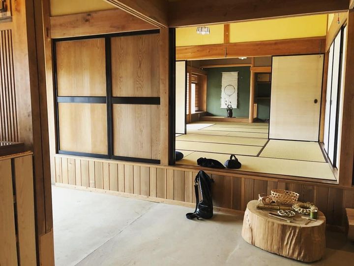 Guest house, Tsukihi