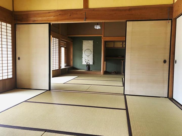 Guest house, Tsukihi