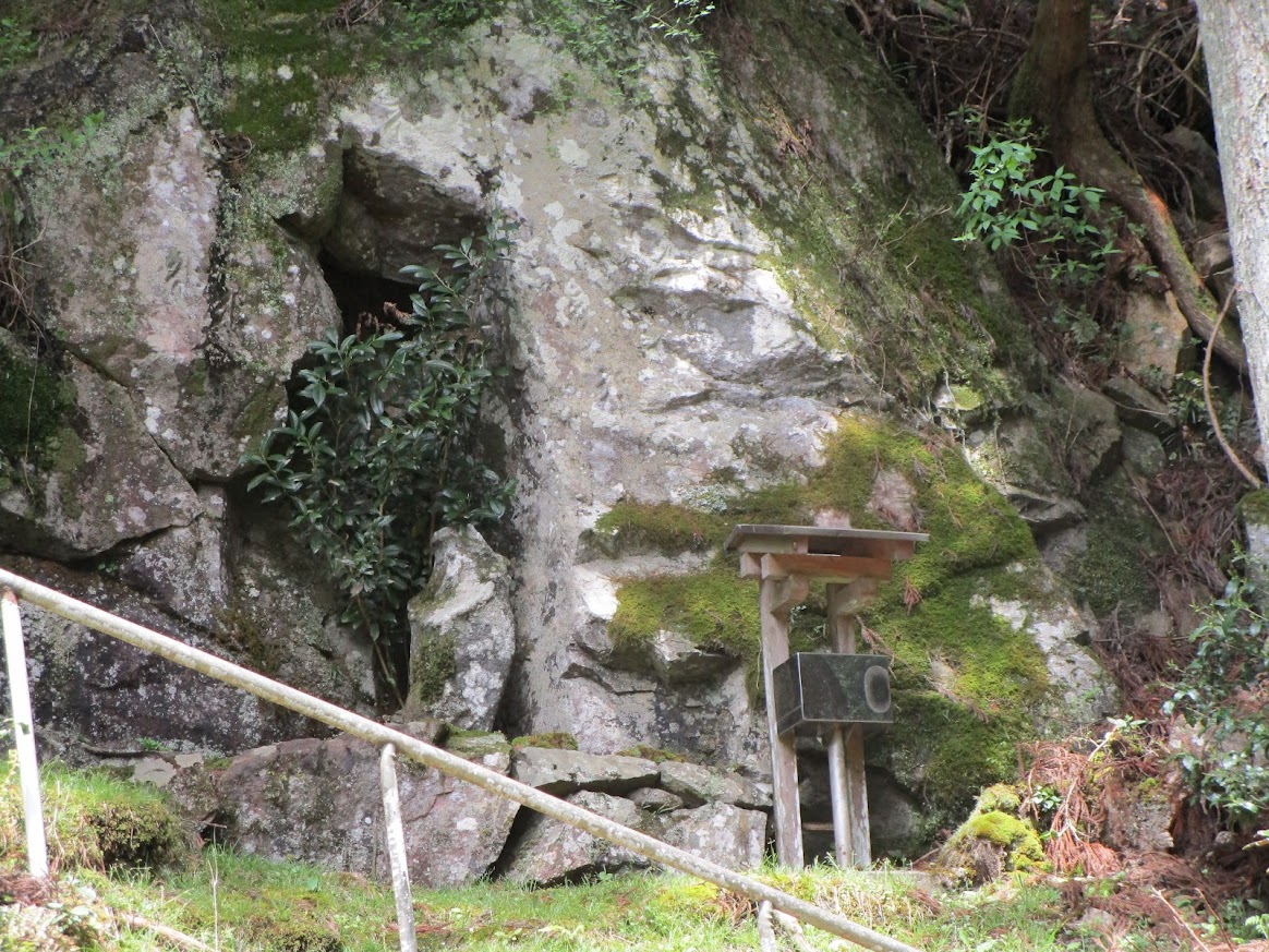 【R5D-003】歴史を感じる 紅葉を踏みしめて歩く旅 ～南北朝時代の城址と伊勢本街道～